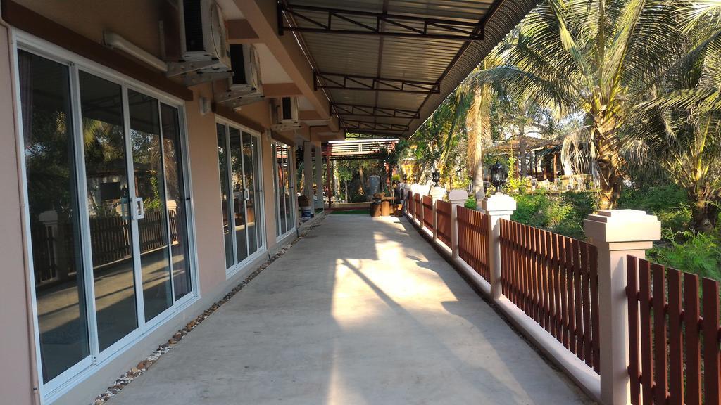 Aple Amphawa